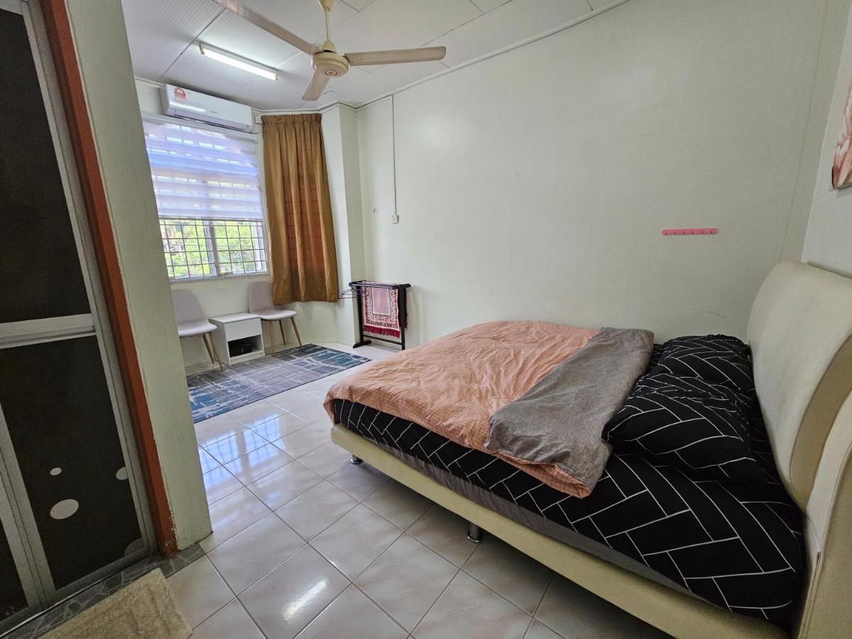 Ruhani Homestay 3 Kb - 4 Bedroom Fully Airconditioned With Wifi & Netflix Kota Bharu Exterior foto