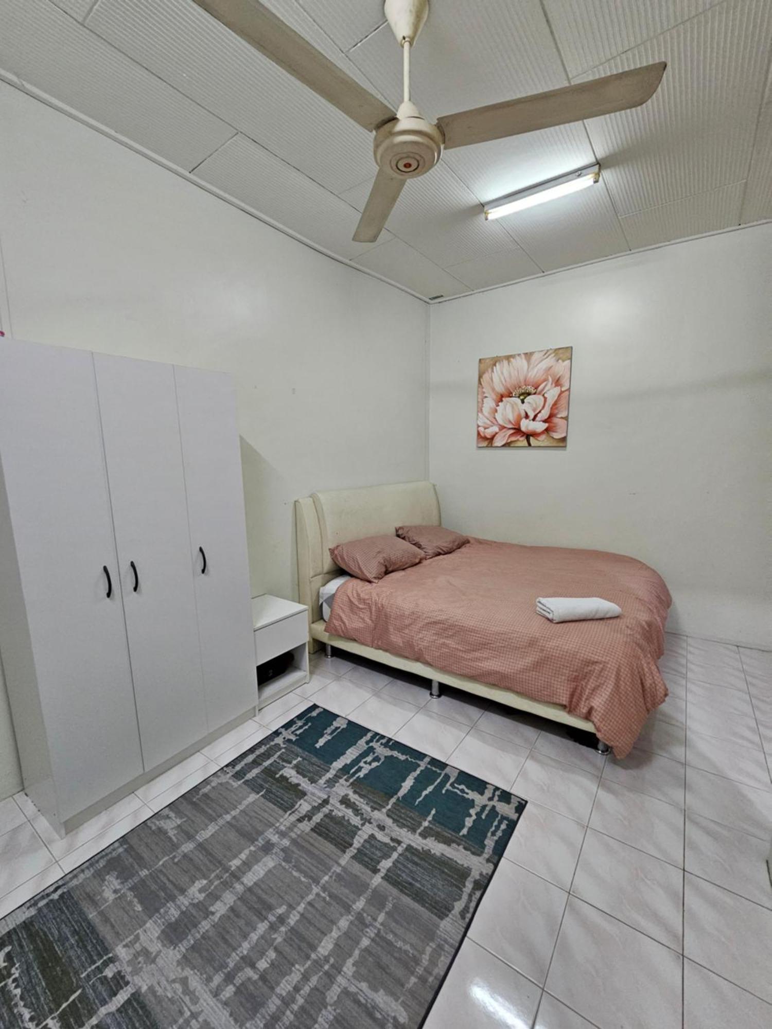 Ruhani Homestay 3 Kb - 4 Bedroom Fully Airconditioned With Wifi & Netflix Kota Bharu Exterior foto